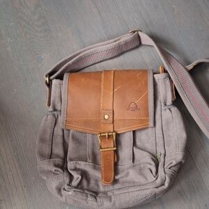 TSD Brand Turtle Ridge Canvas Crossbody Bag